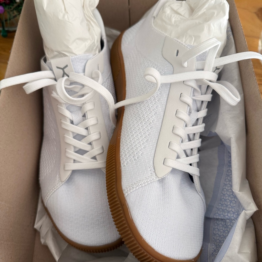Flux White Gum Sneaker Adapt Trainer Mens 8/Womens 9